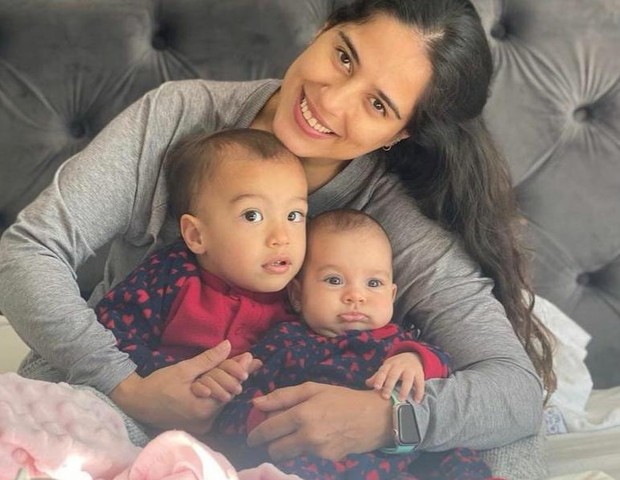 Camilla Camargo e os filhos (Foto: Reprodução do Instagram)