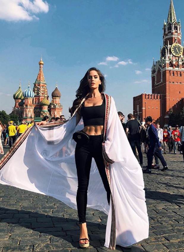 Natalia Barulich na Praça Vermelha, na Rússia (Foto: Reprodução/Instagram)