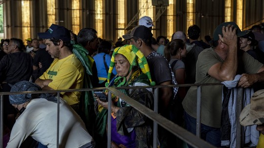 Bolsonaristas passam a defender direitos humanos na prisão e pedem 'socorro' a Damares