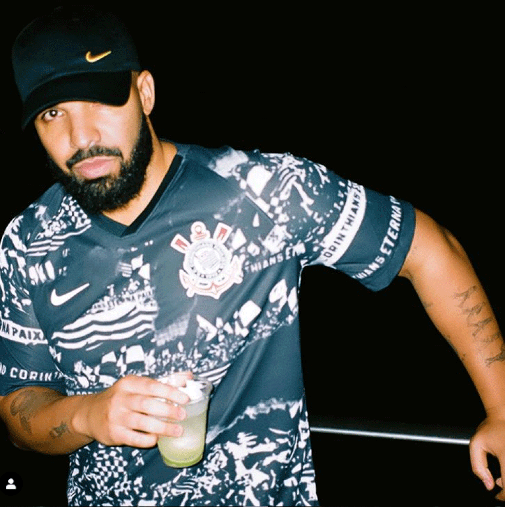 Drake usa camisa e diz quase causou briga em bar | Rock in Rio 2019 | G1