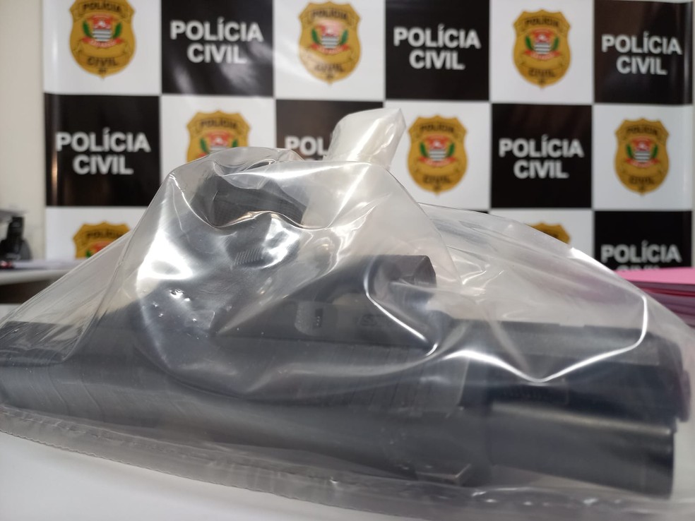 Arma utilizada por suspeito era da corporação e passará por perícia — Foto: Betto Lopes/TV Fronteira