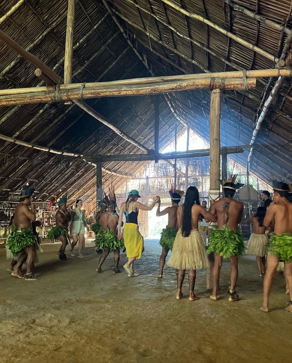 Lana Del Rey visitou comunidade ind&iacute;gena no Amazonas &mdash; Foto: Reprodu&ccedil;&atilde;o / Instagram