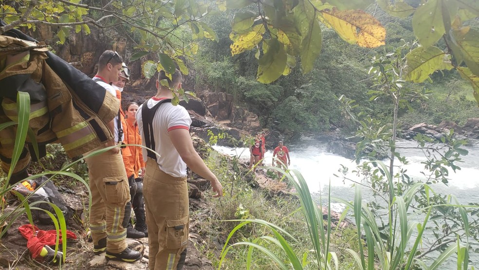 Bombeiros fazem busca por jovem no Lago Paranoá, no DF — Foto: CBMDF/Divulgação