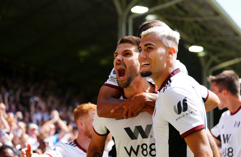 Parceria de Andreas Pereira com Mitrovic tem ajudado o Fulham na Premier League — Foto: Fulham FC