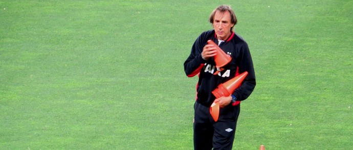 Miguel Ángel Portugal, técnico Atlético-PR (Foto: Fernando Freire)