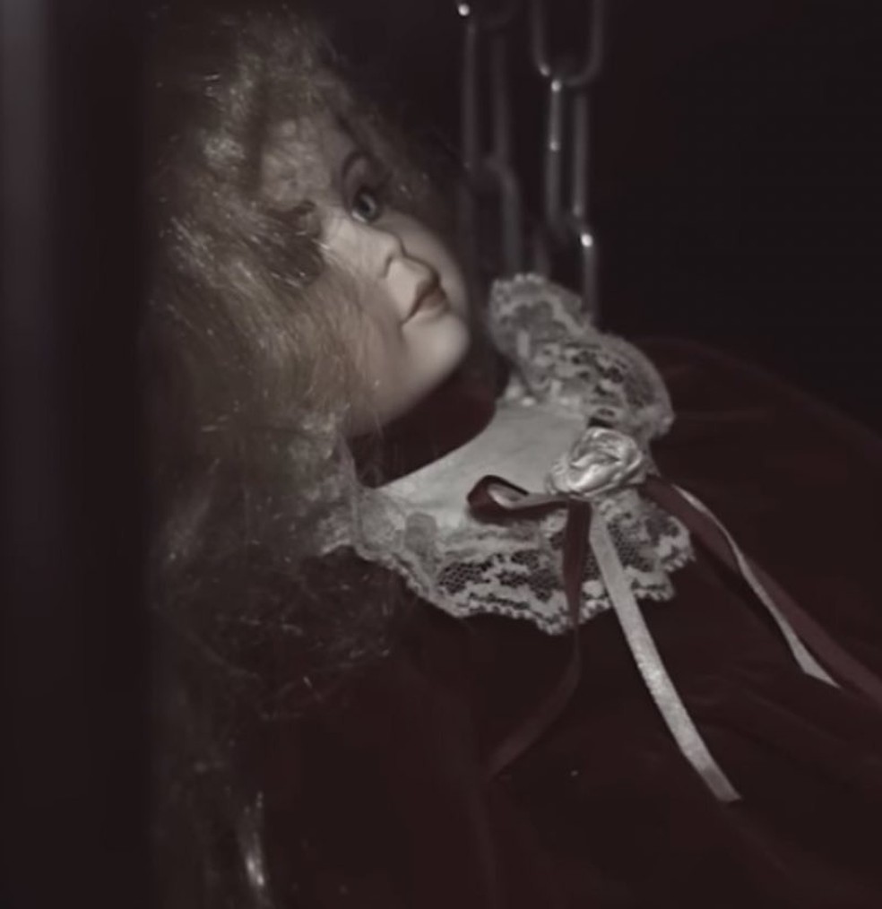 Boneca est&aacute; armazenada no My Haunted Hotel, no Reino Unido &mdash; Foto: Reprodu&ccedil;&atilde;o / Redes Sociais