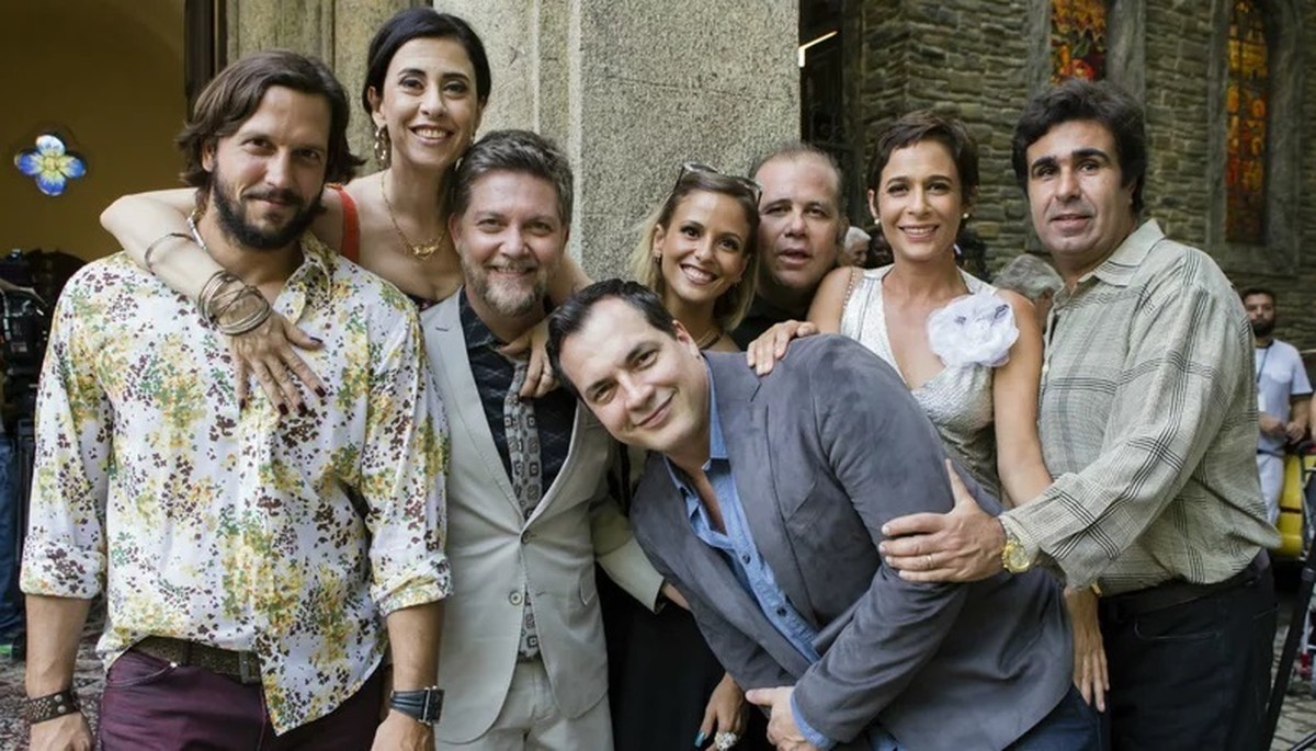 Elenco, diretor e autor celebram retorno