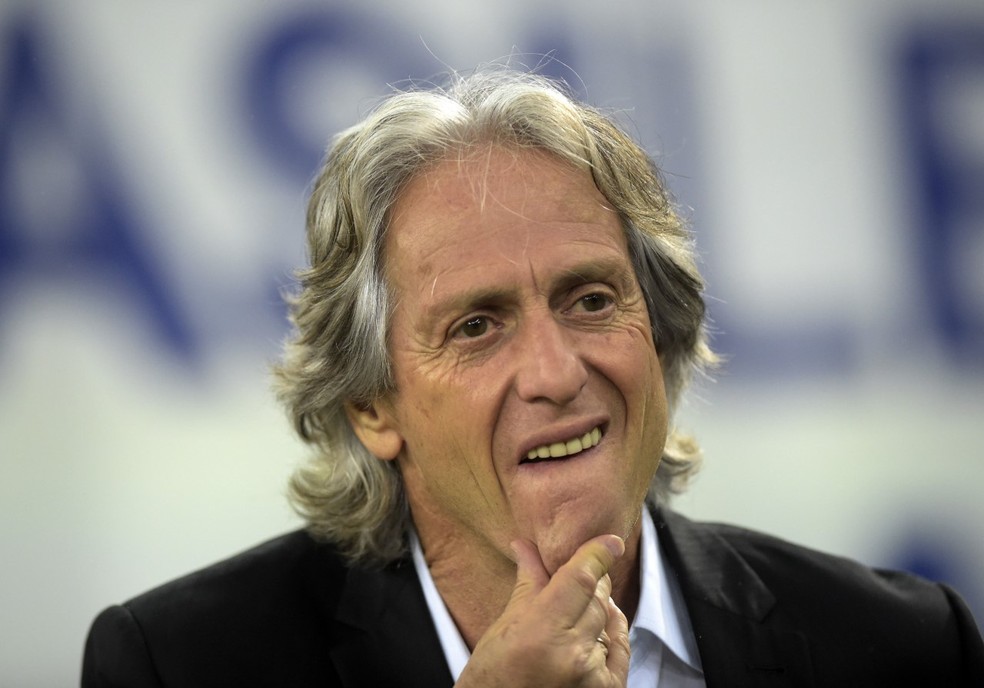 O performático: caras e bocas fazem parte do jeito Jorge Jesus de trabalhar — Foto: André Durão, GloboEsporte.com
