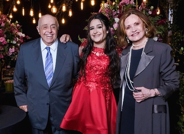 Rosamaria Murtinho e Mauro Mendonça comemoram 15 anos da neta  (Foto: Reprodução/Instagram)