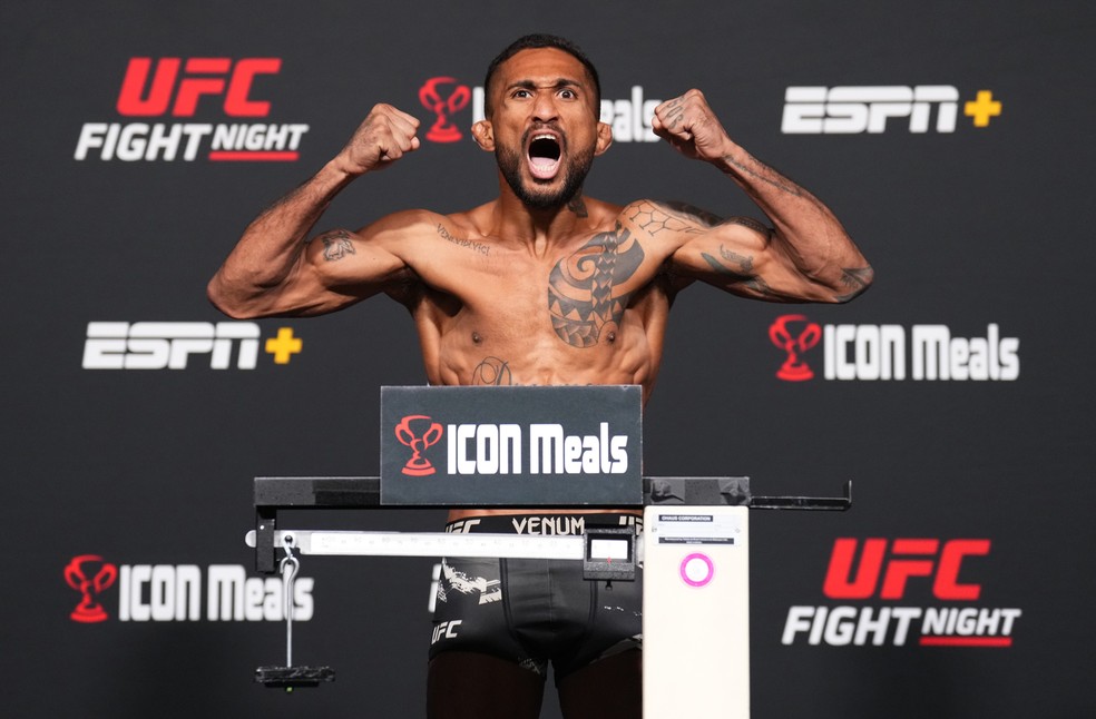 Joanderson Tubarão marcou 66,2kg e confirmou o confronto nacional com Lucas Alexander — Foto: Chris Unger/Zuffa LLC