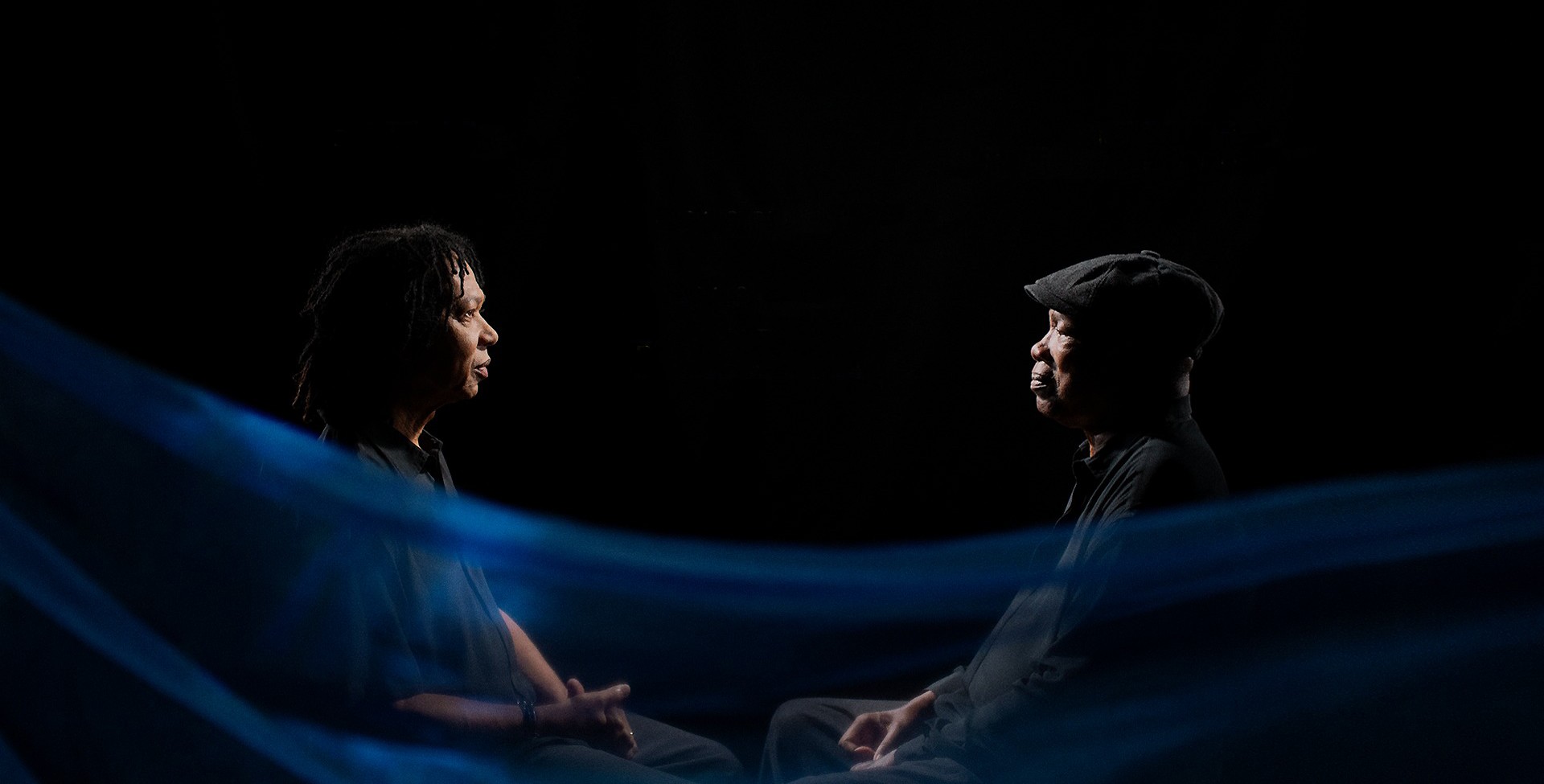Djavan apresenta a capa de single com Milton Nascimento