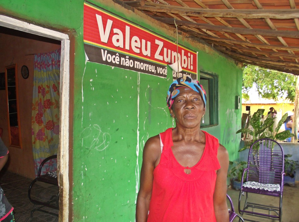 Dona Idelzuíta é uma das moradoras mais tradicionais da comunidade — Foto: Gustavo Almeida/G1