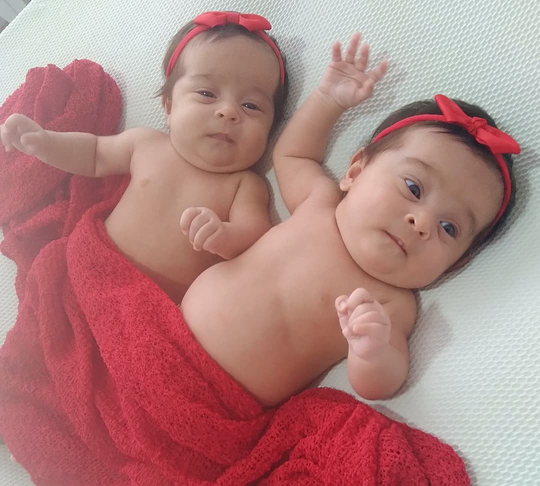 Xico Santos mostra foto das gêmeas, suas filhas com Raquel Pacheco (Foto: Reprodução/Instagram)