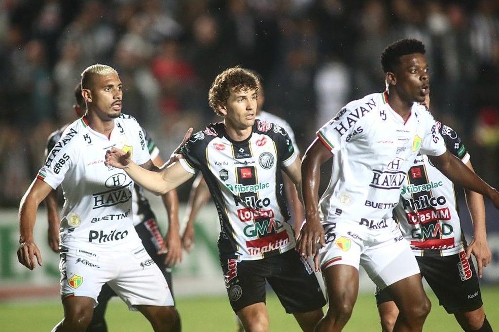 Operário-PR e Brusque estão rebaixados à Série C — Foto: André Jonsson/OFEC