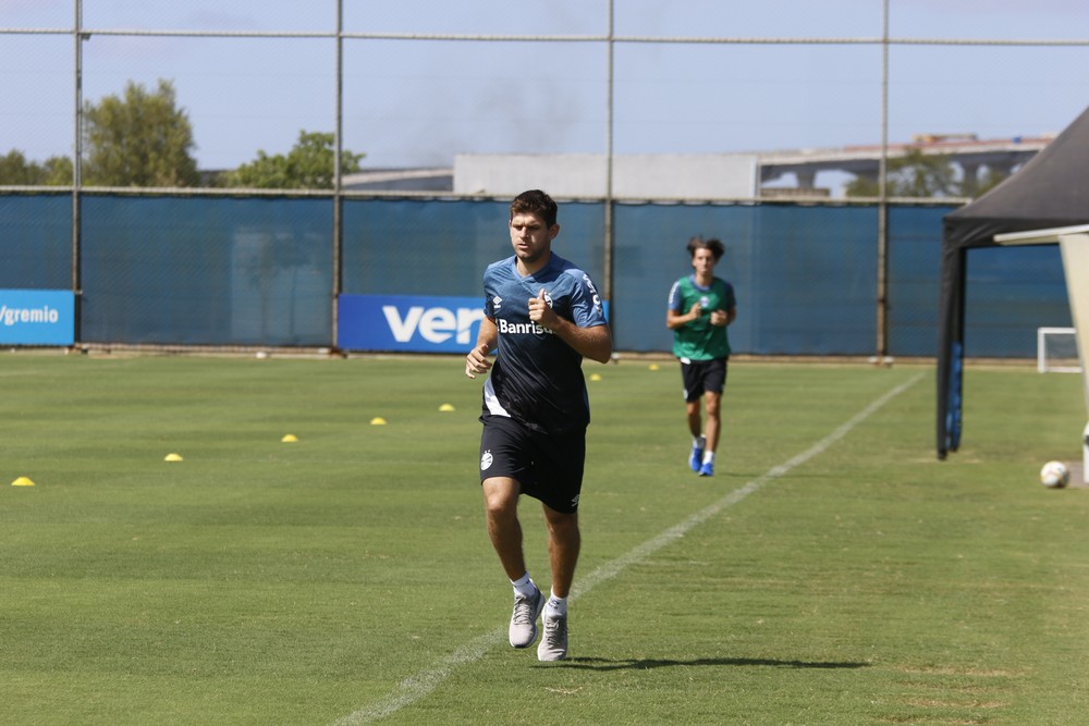 Grêmio estipula prazos para voltas de Kannemann e Jean Pyerre aos treinos com bola; confira