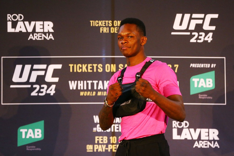 Israel Adesanya é o adversário de Anderson Silva noi UFC 234 — Foto: Getty Images