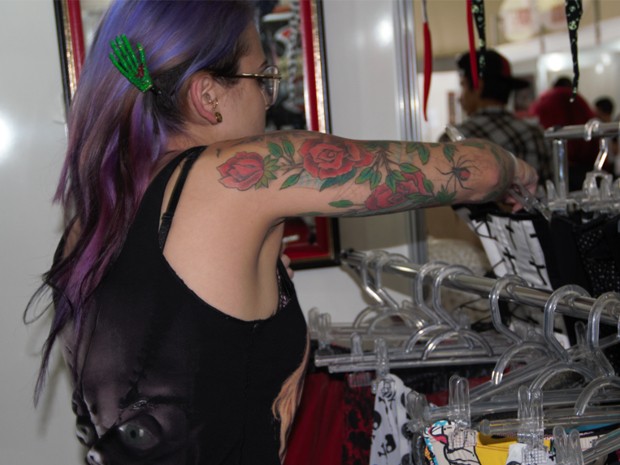 Maurien atua com confecções e biquínis no ramo da tatuagem (Foto: Jéssica Balbino/ G1)