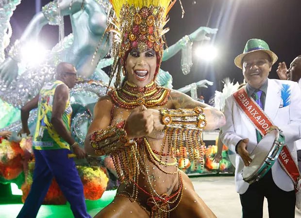 Fabi Frota no desfile da Unidos do Peruche em 2017 (Foto: Eduardo Saraiva/Editora Globo)