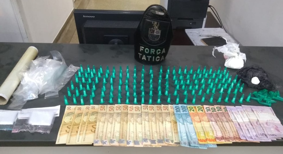 Homem Ã© preso suspeito de trÃ¡fico de drogas em Itapetininga  â€” Foto: DivulgaÃ§Ã£o/Policia Militar