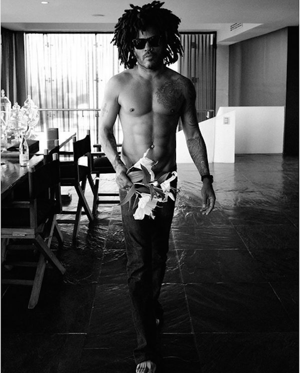 O músico Lenny Kravitz sem camisa (Foto: Instagram)