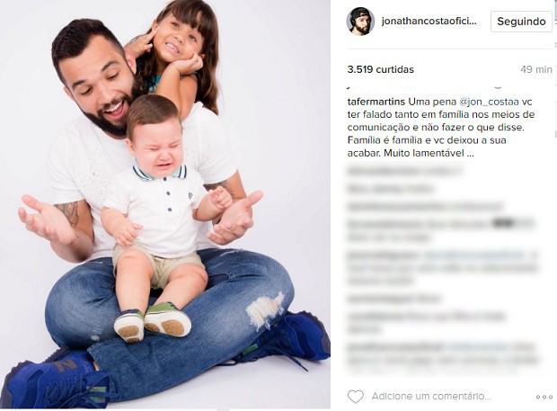 Jonathan Costa e os filhos (Foto: Reprodução/Instagram)