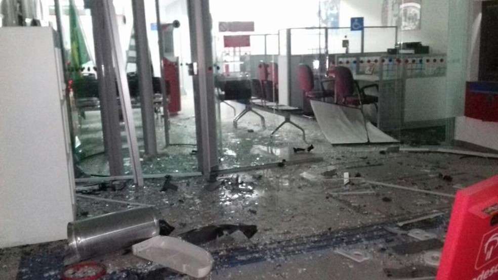 Criminosos explodiram duas agências bancárias em Tabapuã (Foto: Guarda Civil Municipal/Divulgação)