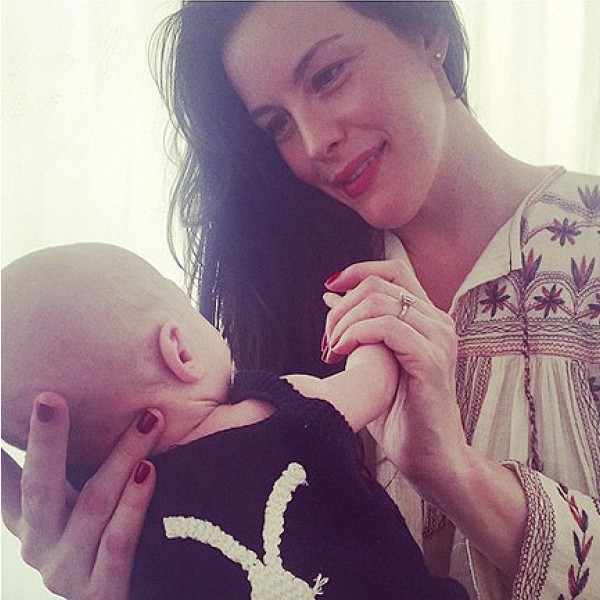 Liv Tyler e seu filho (Foto: Instagram)