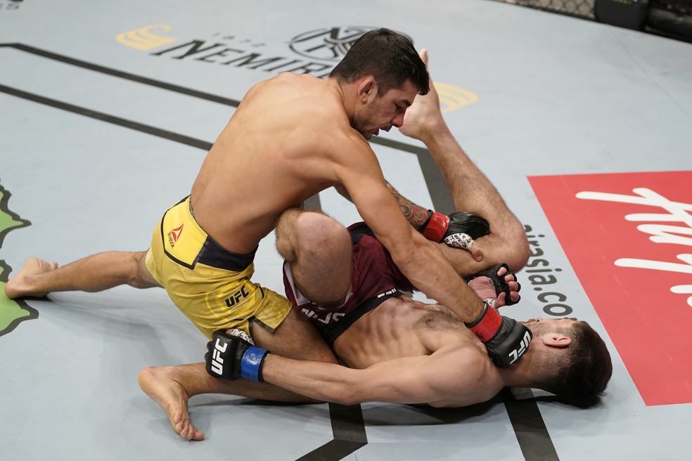 Alexandre Pantoja venceu Matt Schnell por nocaute aos 4m17s do R1 — Foto: Getty Images