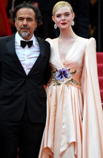 Alejandro González Iñárritu e  Elle Fanning (Foto: Getty Images)