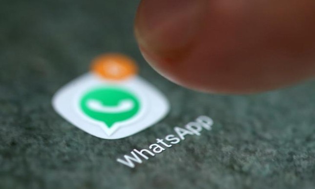 WhatsApp em uso na tela de smartphone