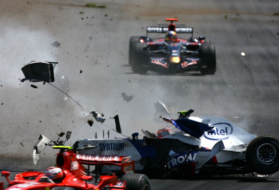 Resultado de imagem para impressionante acidente com o polonÃªs Robert Kubica no GP do CanadÃ¡