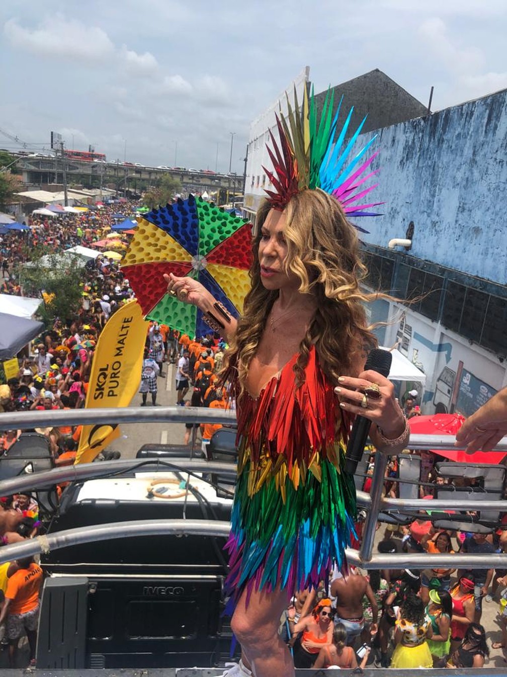 Elba Ramalho desfila em trio elétrico no Galo da Madrugada 2020 — Foto: Beatriz Castro/TV Globo