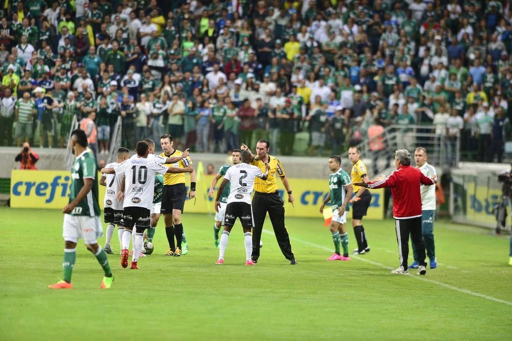 Após início de ano 100%, fracasso de 2017 faz Palmeiras trabalhar contra 