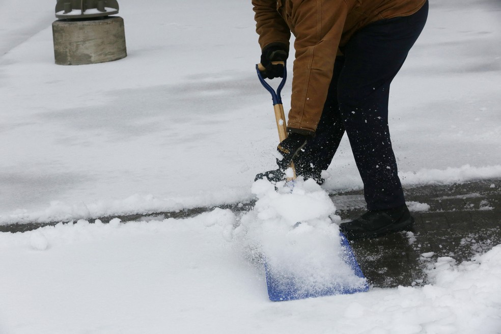 Neve nas calçadas de Dallas, nos Estados Unidos, em 3 de fevereiro de 2023 — Foto: Shelby Tauber/Reuters
