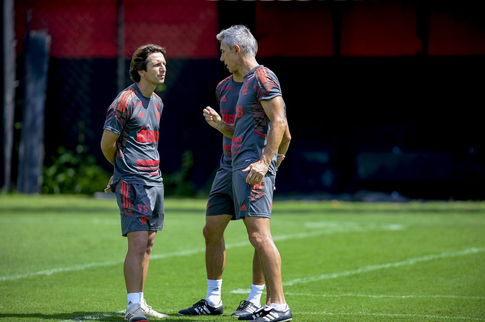 Paulo Sousa no treino do Flamengo no Ninho do Urubu &mdash; Foto: Marcelo Cortes/Flamengo
