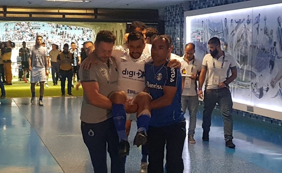 Cruzeiro deixou a Arena do Grêmio carregado — Foto: Gabriel Duarte