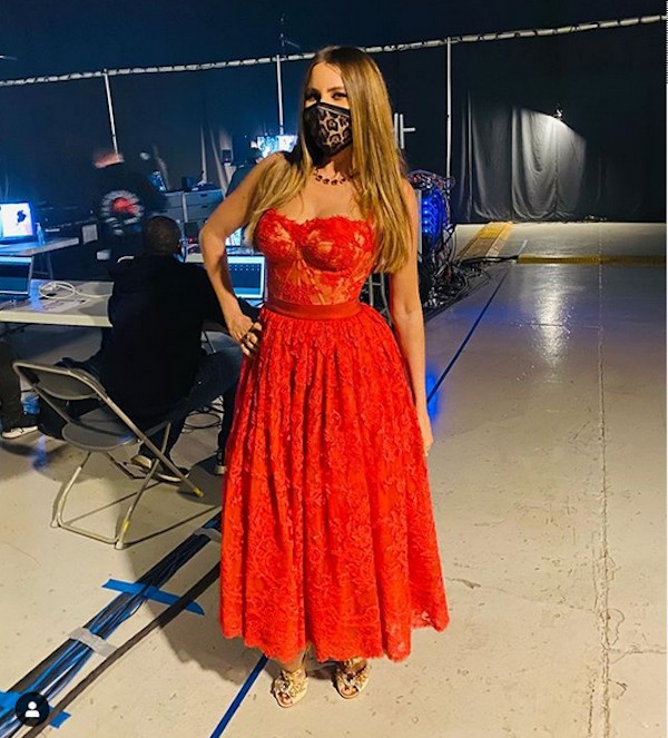 A atriz Sofía Vergara nos bastidores do Peoples Choice Awards 2020 (Foto: Instagram)