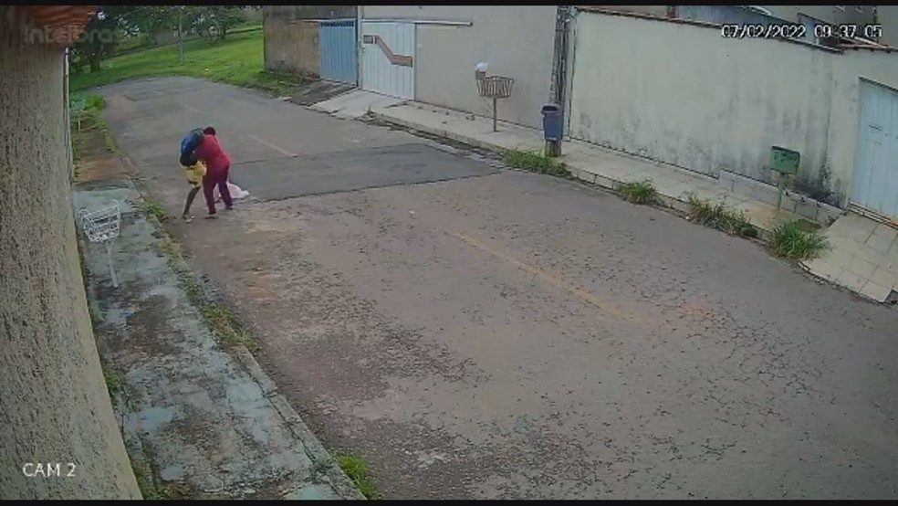 Mulher reage a assalto em Sobradinho, no DF — Foto: Reprodução