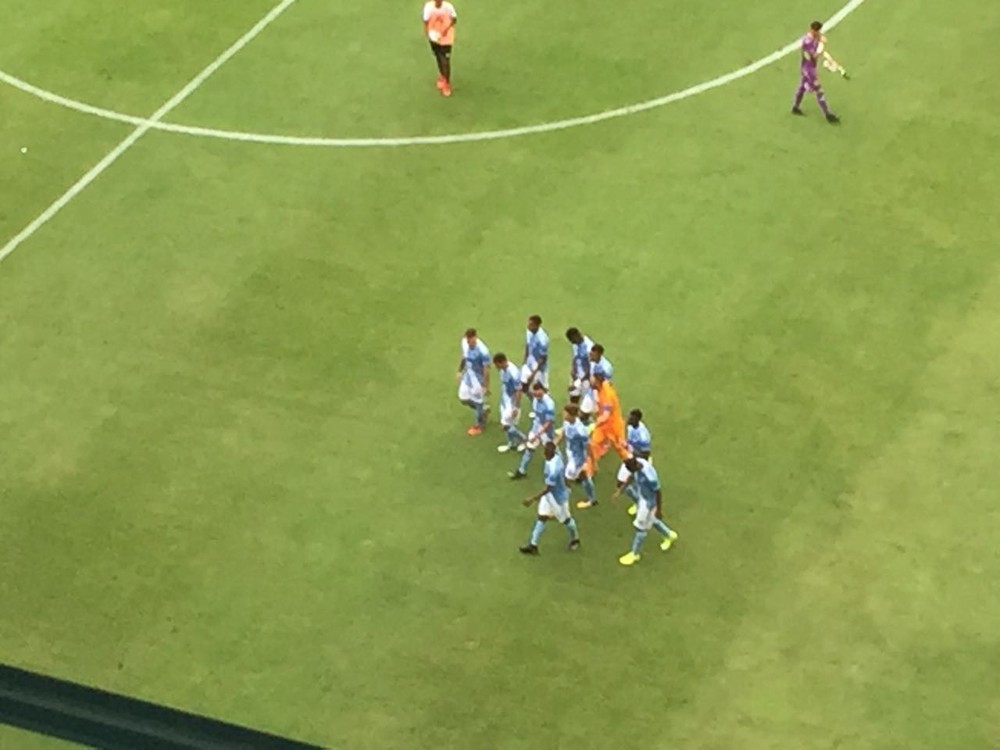 Com time quase completo, Emelec goleia por 4 a 1 antes de receber o Fla