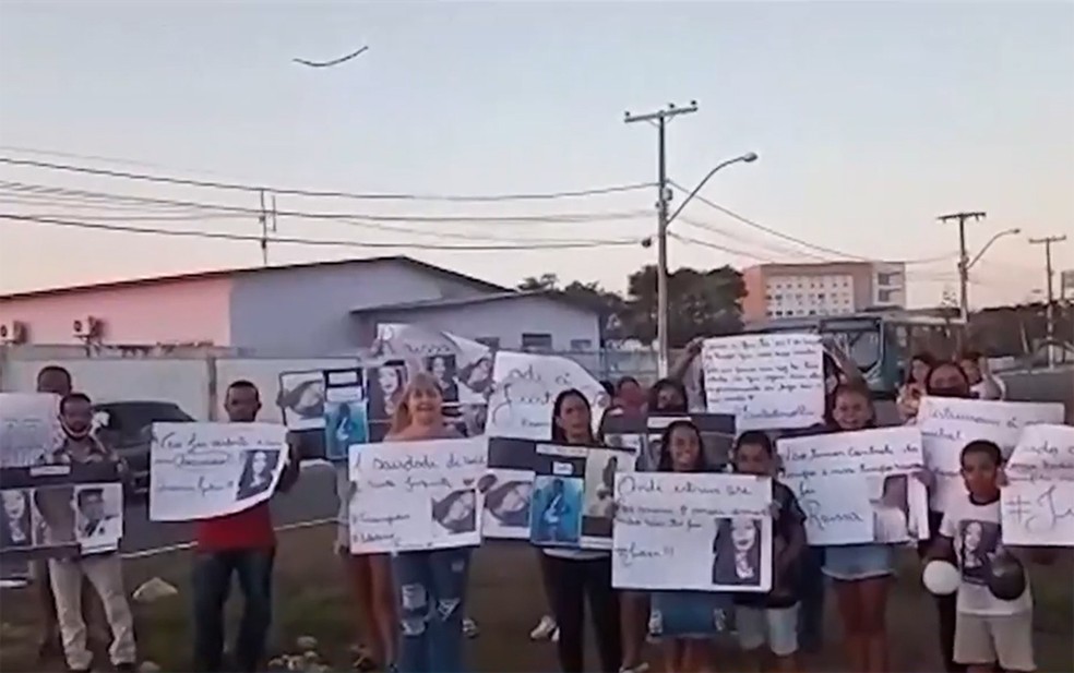 Familiares fizeram um protesto na terça-feira — Foto: Reprodução/TV Bahia