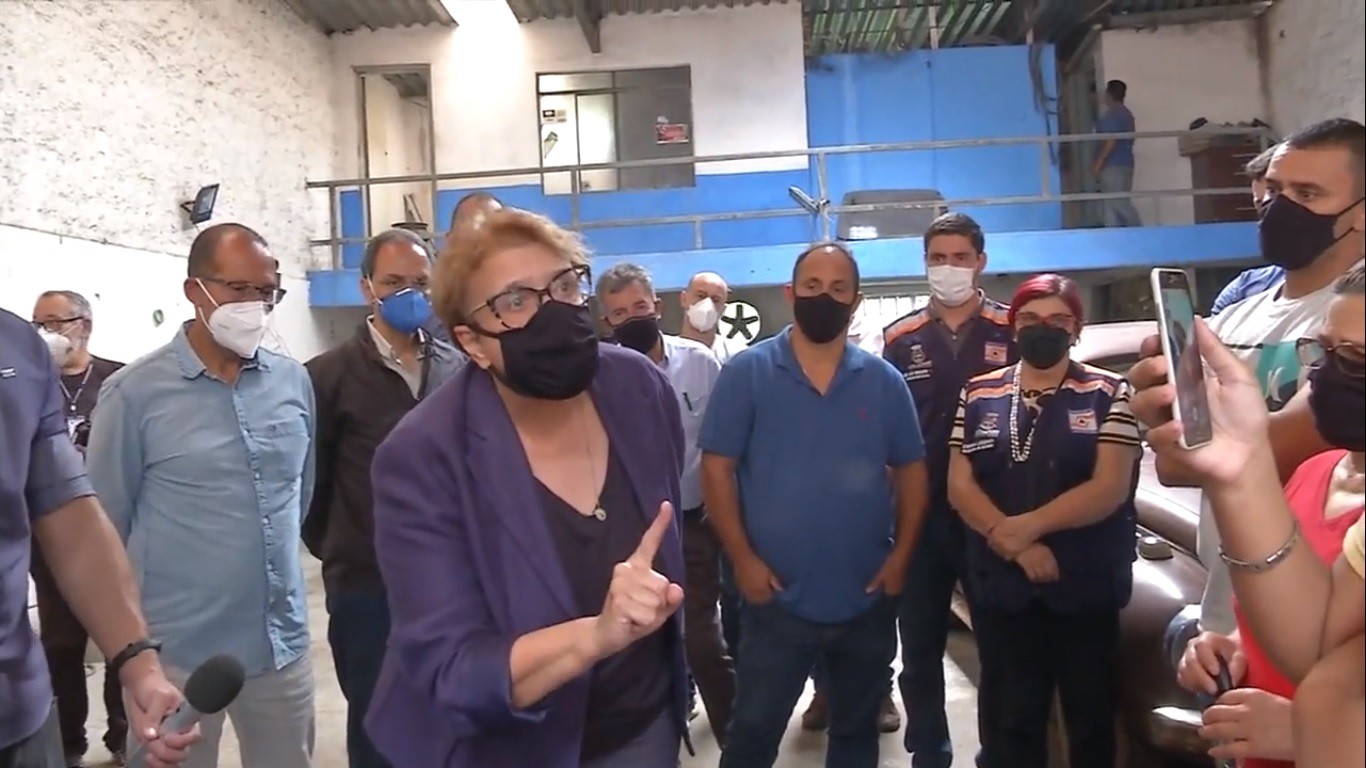 Prefeita anuncia medidas emergências para Rua Vitorino Braga e via é interditada em Juiz de Fora