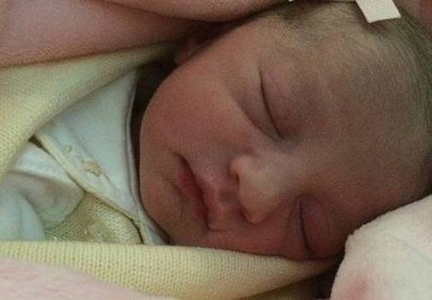 Sorocaba opublicou foto da filha recém-nascida, Alice (Foto: Reprodução/Instagram)