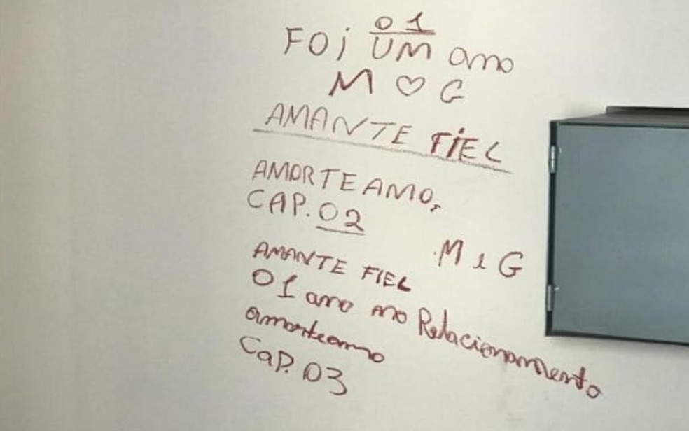 Marcos Lima dos Santos escreve declaraÃ§Ã£o de amor na parede do quarto de hotel (Foto: PolÃ­cia Civil/ DivulgaÃ§Ã£o)