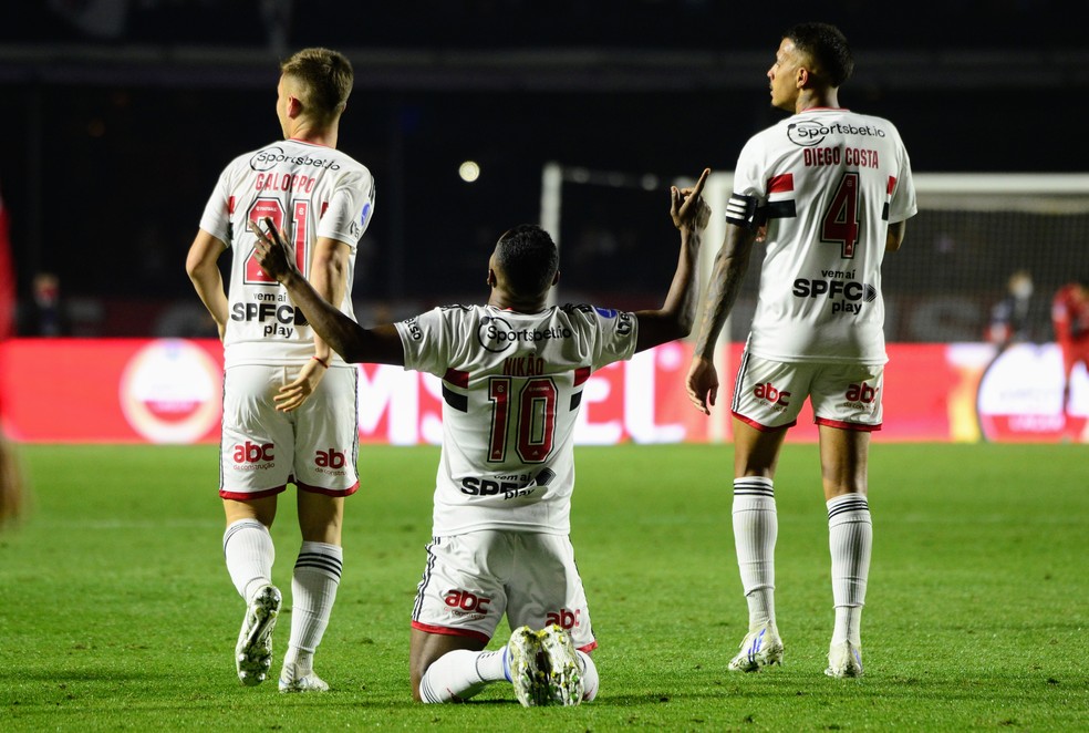 Nikão comemora gol do São Paulo contra o Ceará — Foto: Marcos Ribolli