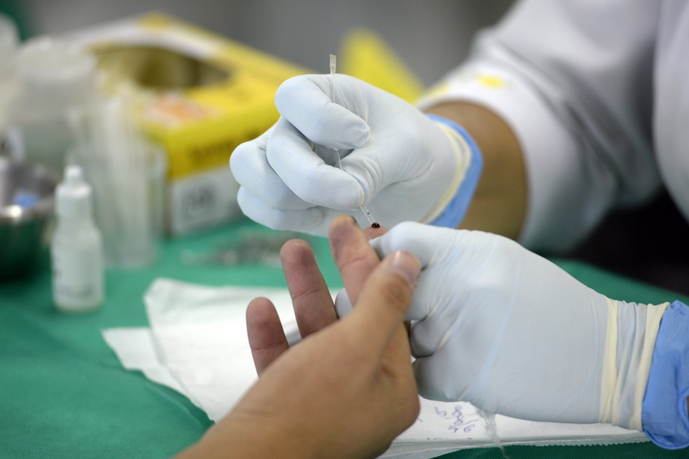 Teste durante campanha de combate Ã s hepatites virais em BrasÃ­lia â€” Foto: Matheus Oliveira/SaÃºde-DF