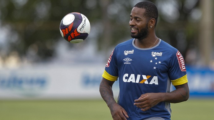 Em retorno de Dedé aos gramados, Cruzeiro busca 1º lugar geral em SC