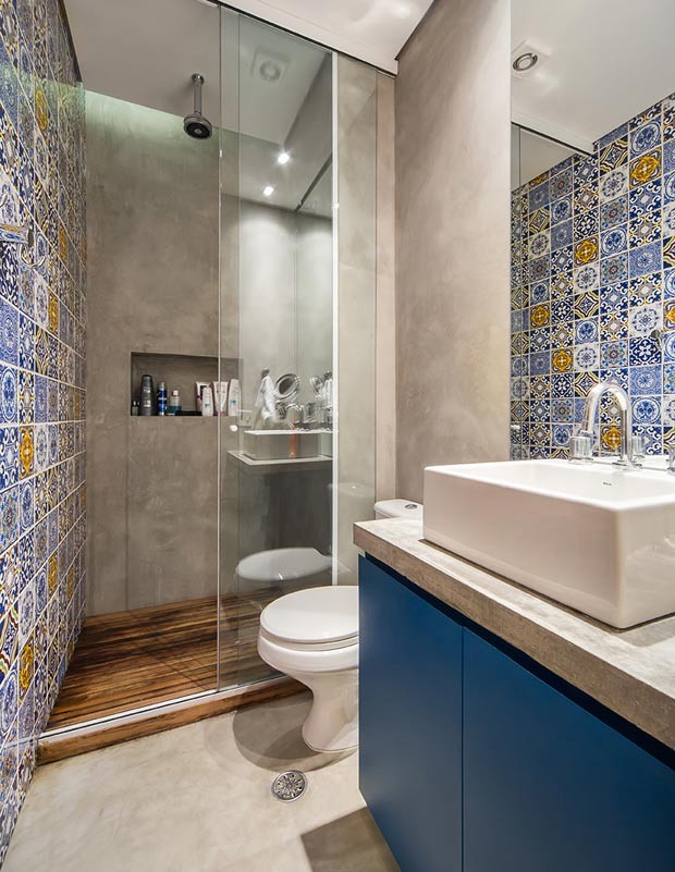 banheiro-azulejo-bancada-pia-madeira (Foto: Divulgação)
