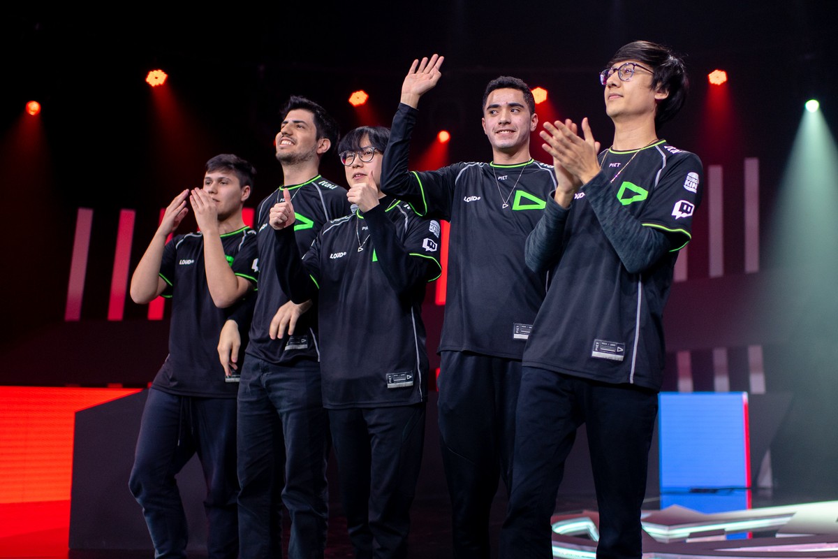 Mundial de LOL 2022: LOUD vence a DFM e se recupera no torneio