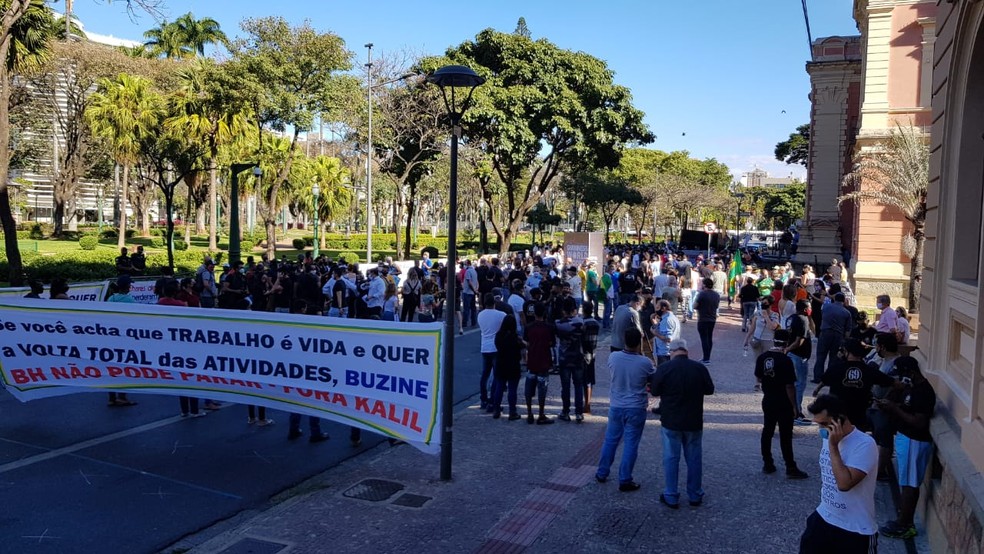 Manifestantes pedem retomada das atividades econômicas em BH. — Foto: Ricardo Soares / TV Globo