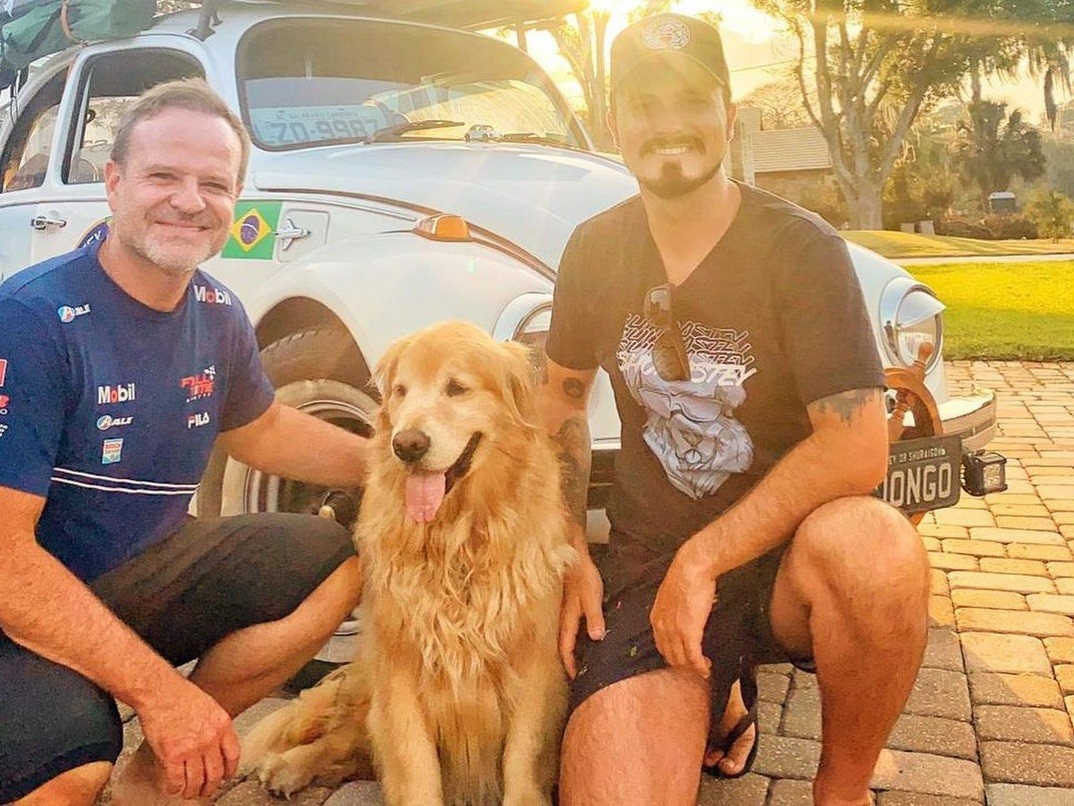 Rubens Barrichello com influencer Jesse Koz e o cão Shurastey (Foto: Fabricio Pioyani /Agnews)